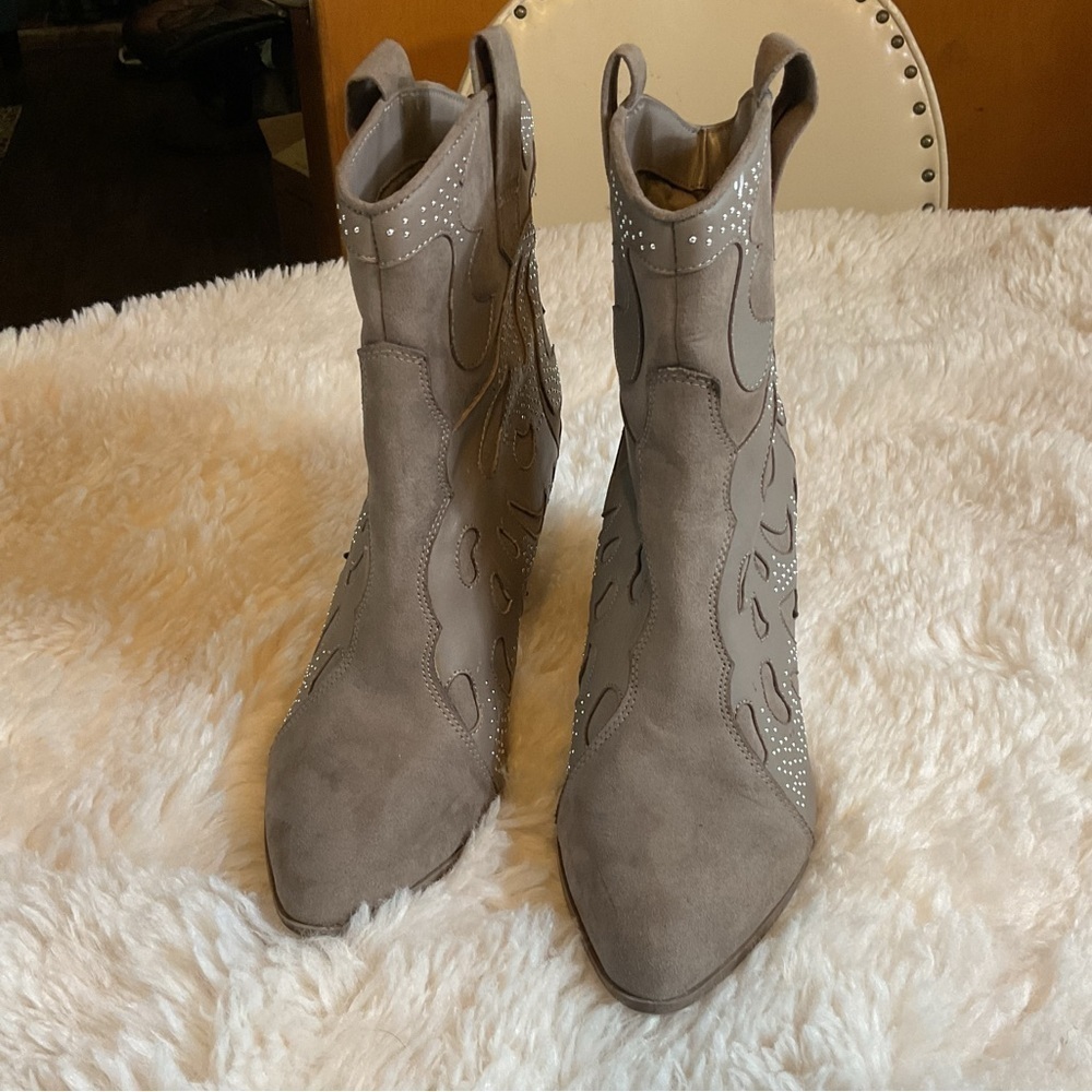 Carlos By Carlos SUEDE LEATHER Grey studded western bohemian Women’s - Picture 6 of 6